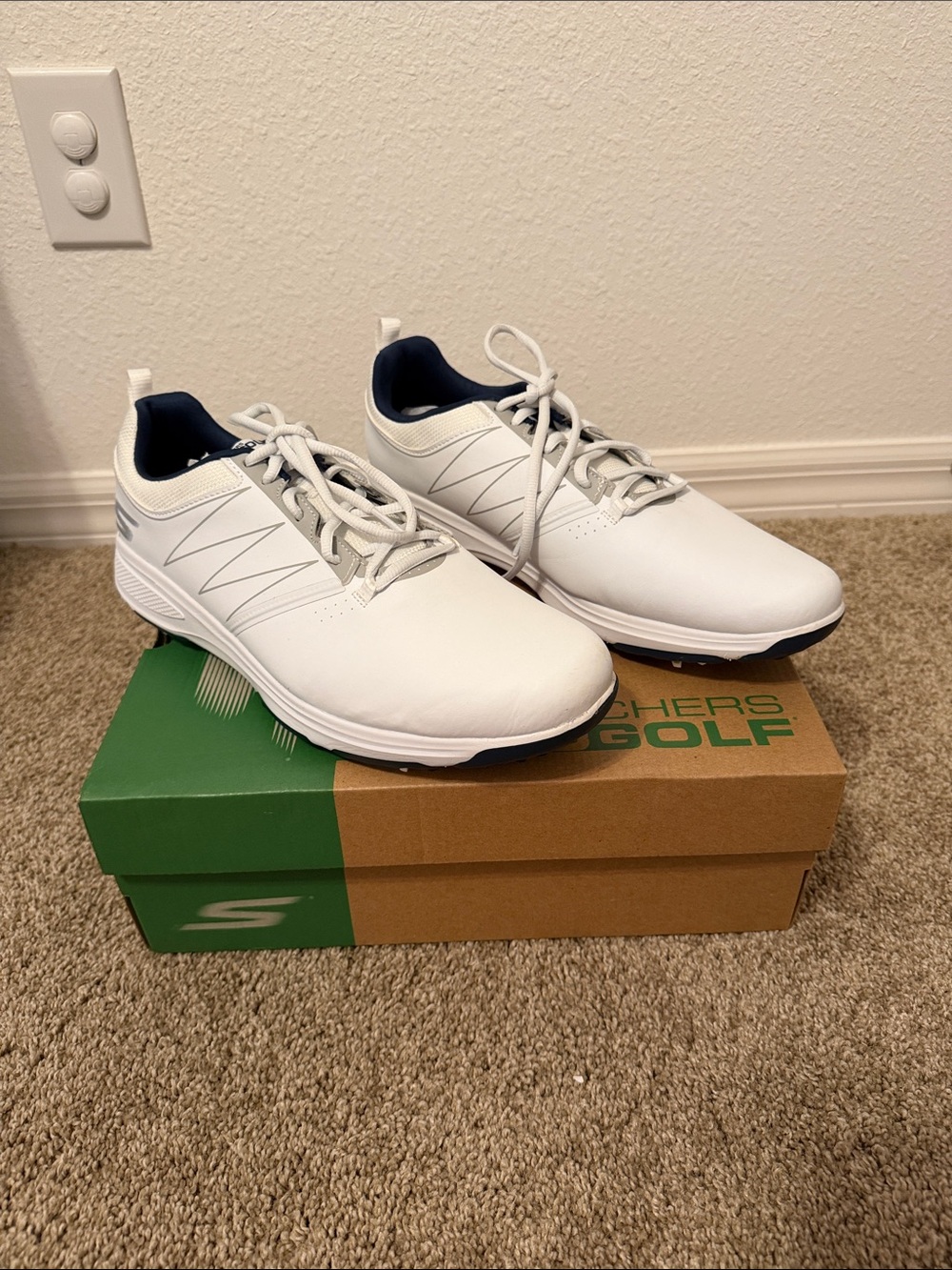 Golf shoes